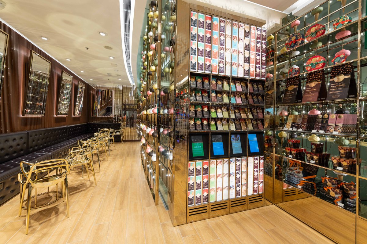 Nuovo-punto-vendita-Venchi-a-Hong-Kong-chocolate-wall