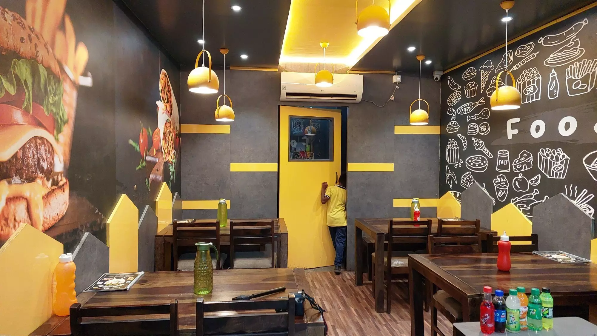 меблі для food court