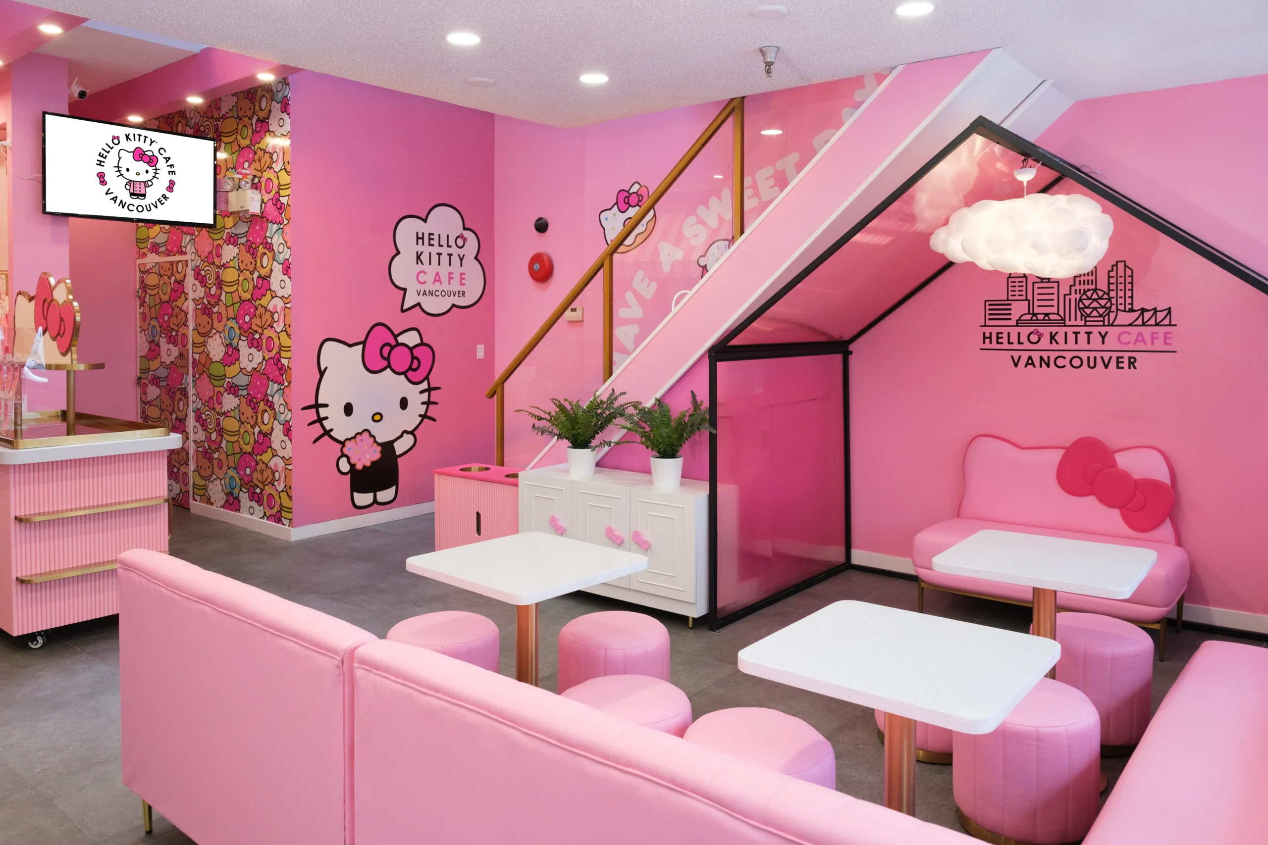 меблі у стилі Hello Kitty