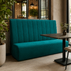 dyvan-horeca-v-interieri-kafe.png Смарагдовий диван з високою спинкою в інтер'єрі кафе в стилі лофт
